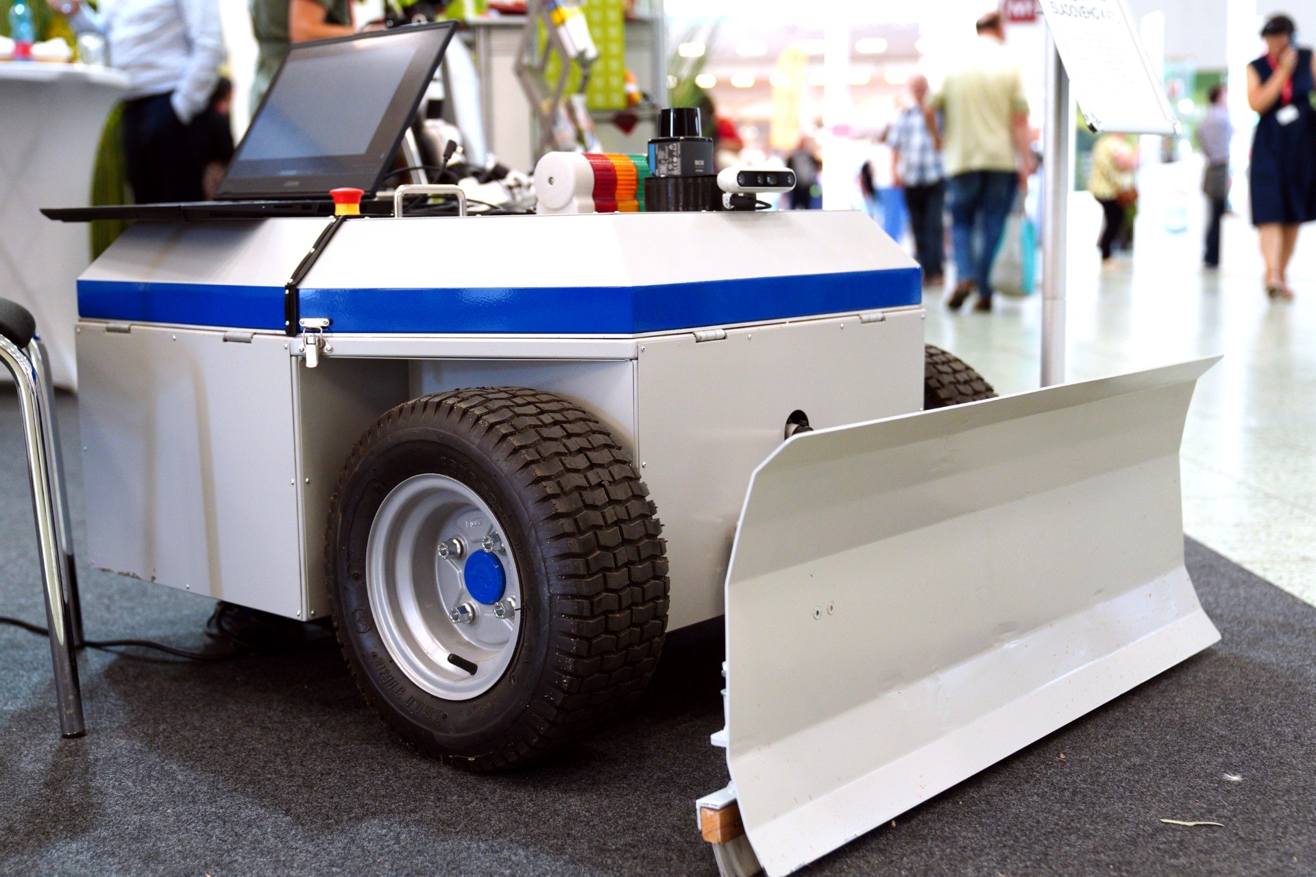 Technická fakulta SPU vyvinula unikátny autonómny zmetač sladového kvetu